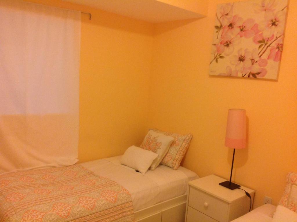 Letto o letti in una camera di Mojoy Homesuites At Runyon