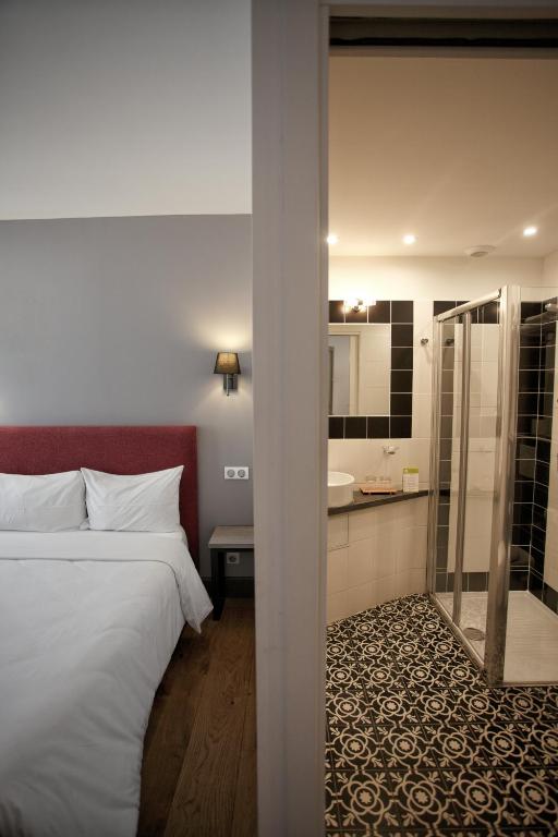 Postel nebo postele na pokoji v ubytování Hôtel Henri IV
