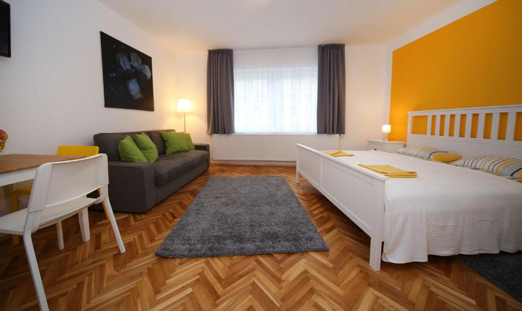 JadeRooms - Standard Apartment
