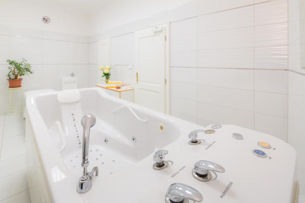Koupelna v ubytování Hotel Palatin