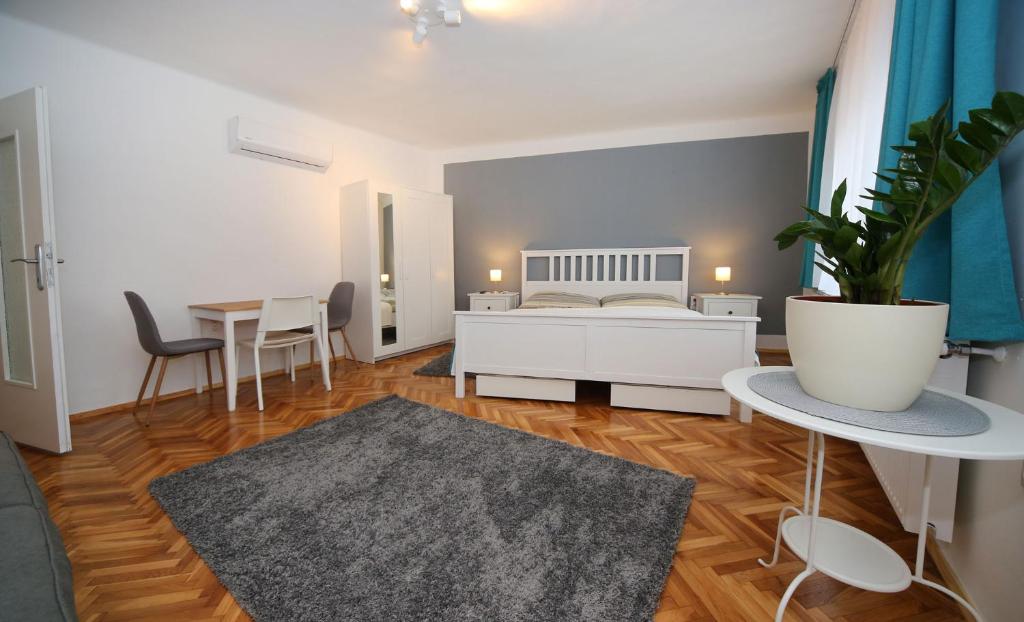 JadeRooms - Standard Apartment