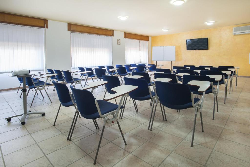 TV a/nebo společenská místnost v ubytování Hotel Oasis