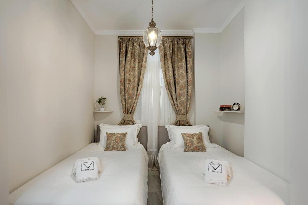 Posteľ alebo postele v izbe v ubytovaní V1935 Luxurious Apartments