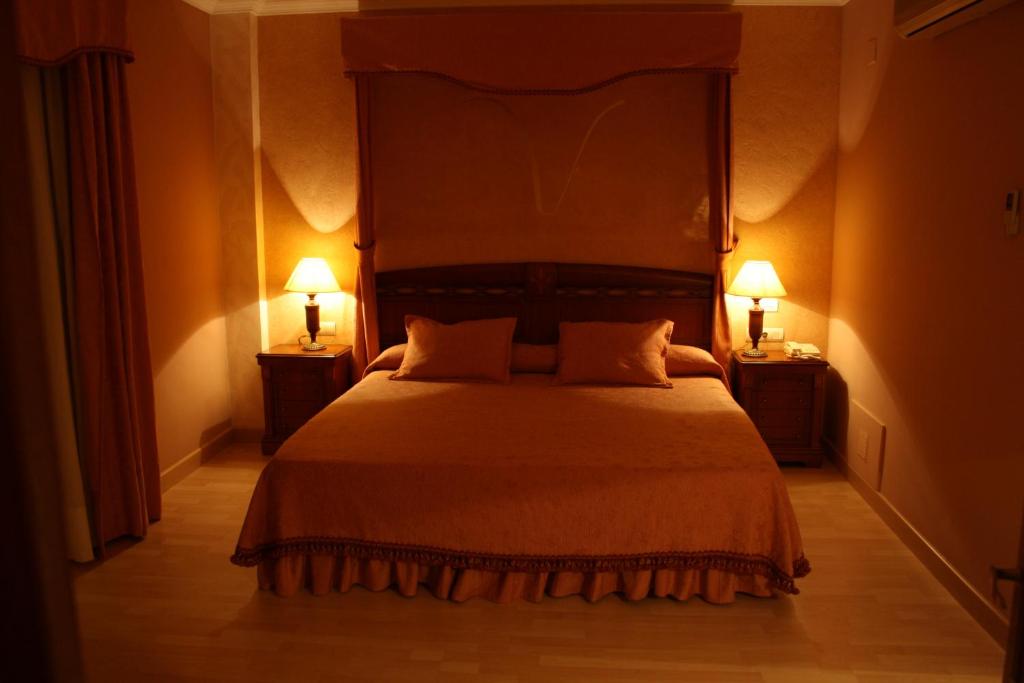 Posteľ alebo postele v izbe v ubytovaní Hotel Acosta Vetonia