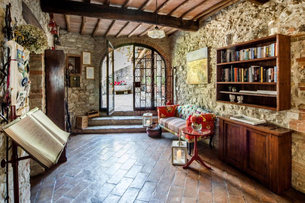 a living room with a couch and a book shelf at Ripostena in Casole dʼElsa