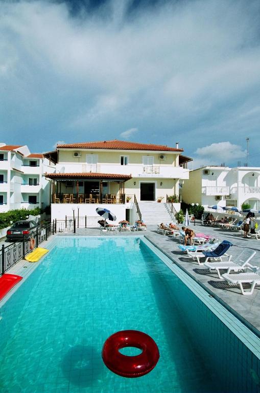 Bazén v ubytovaní Andreolas Beach Hotel alebo v jeho blízkosti