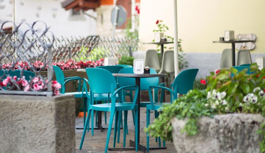 Reštaurácia alebo iné gastronomické zariadenie v ubytovaní Albergo Alla Costa