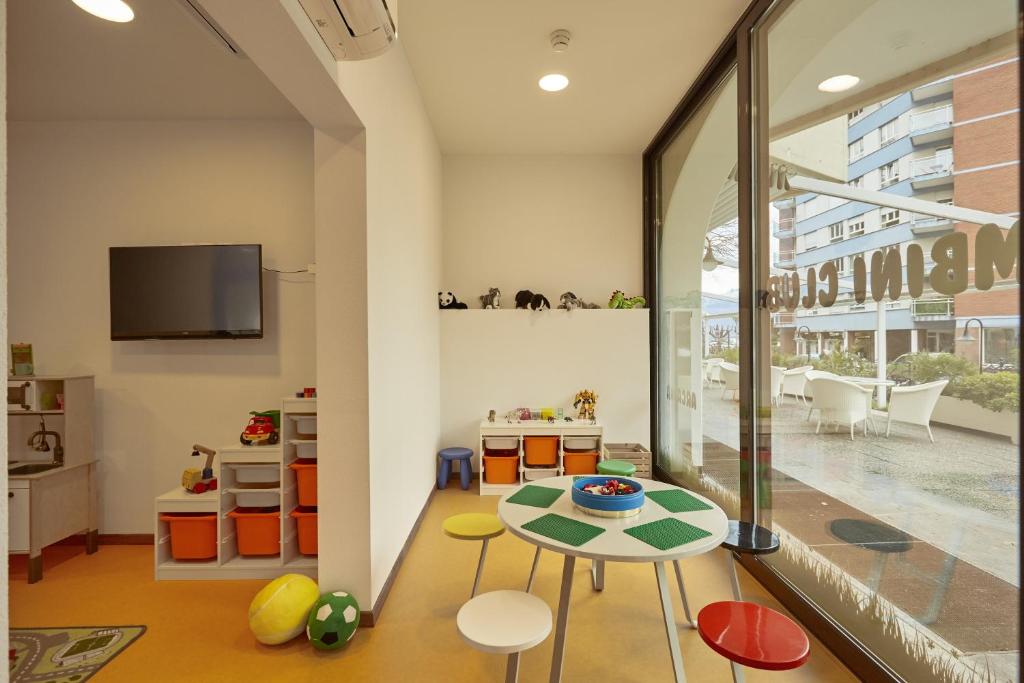 TV a/nebo společenská místnost v ubytování H4 Hotel Arcadia Locarno