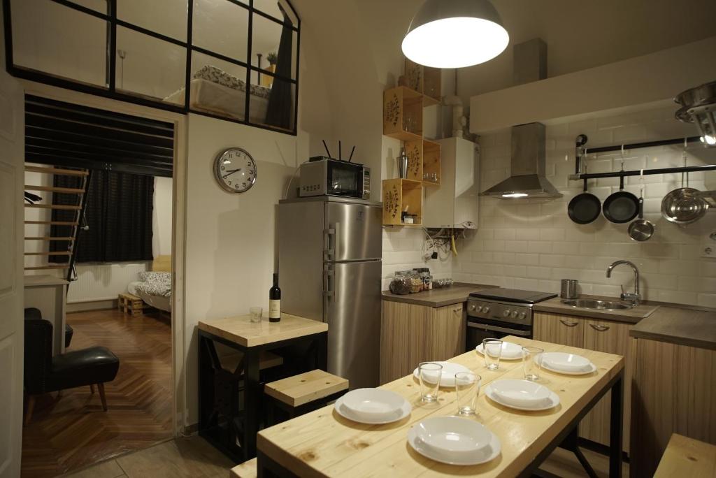 Quiet and central 2BDR 2BTHR 2AC wifi for 4-6 ppl in Heart of BUDAPEST 1066 Budapest, Weiner Leó utca 14, Ground Floor 1 kép - 1