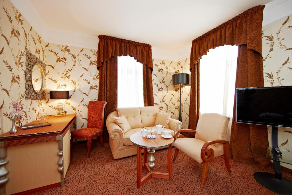 Dvor Podznoeva Glavniy Korpus - Suite Junior