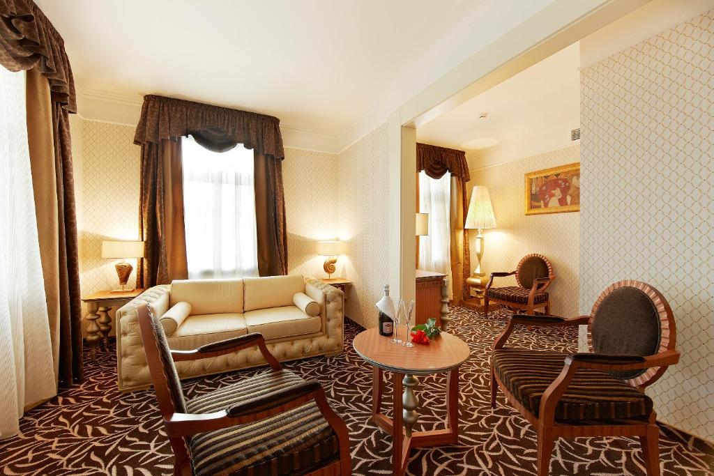 Dvor Podznoeva Glavniy Korpus - Suite