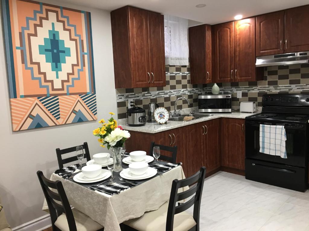 Kjøkken eller kjøkkenkrok på Clean, Beautiful & Modern 2 bedroom apartment