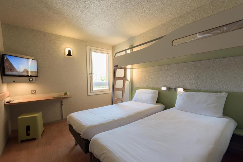 Postel nebo postele na pokoji v ubytování Ibis Budget Avignon Nord