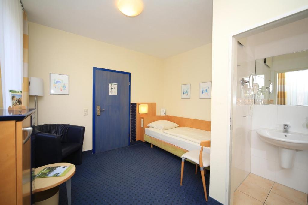Postel nebo postele na pokoji v ubytování Landidyll Hotel Klostermühle