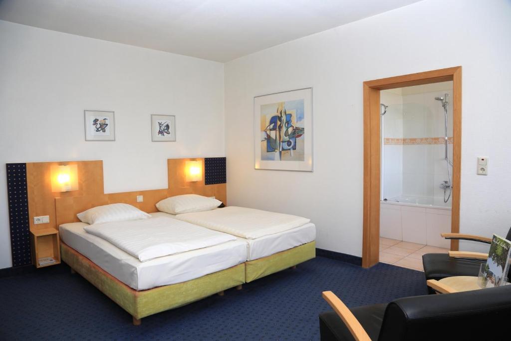 Postel nebo postele na pokoji v ubytování Landidyll Hotel Klostermühle