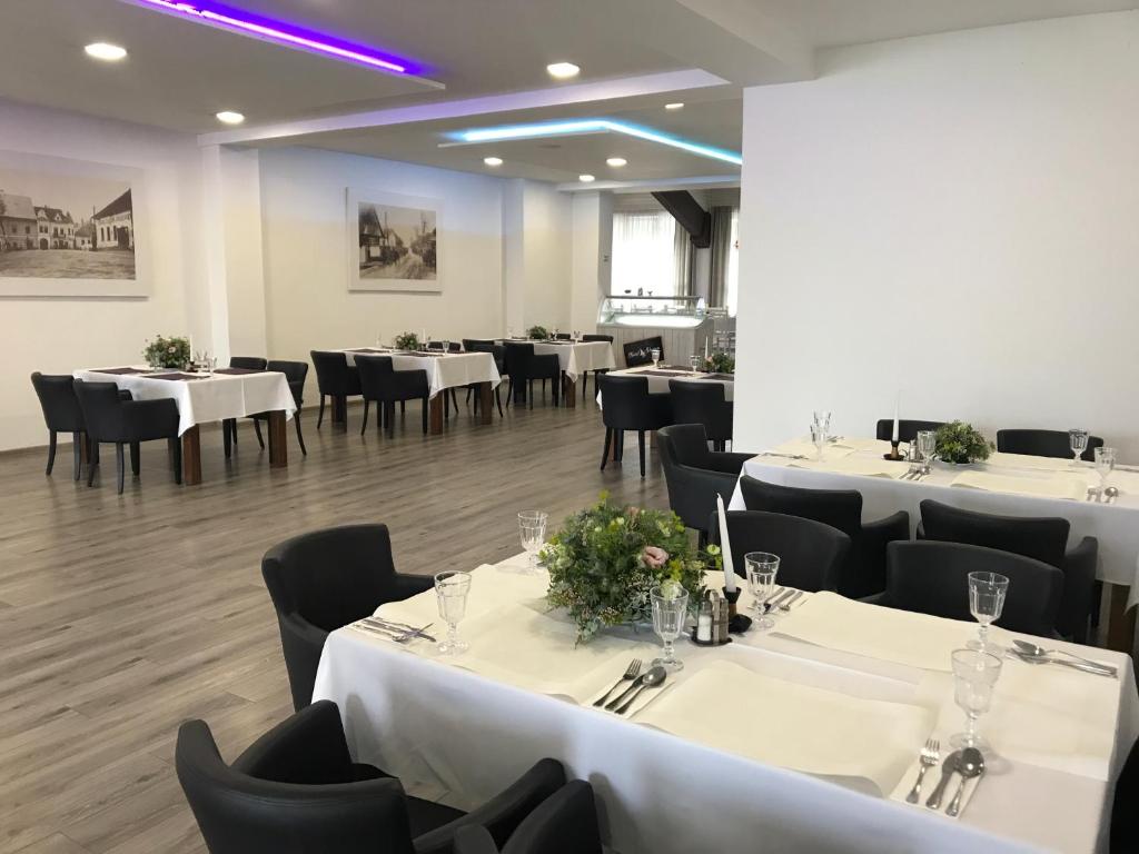 Restaurace v ubytování Hotel Slanica