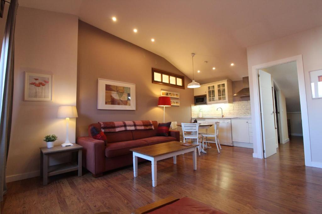 A seating area at Apartamentos Turísticos Ezcaray