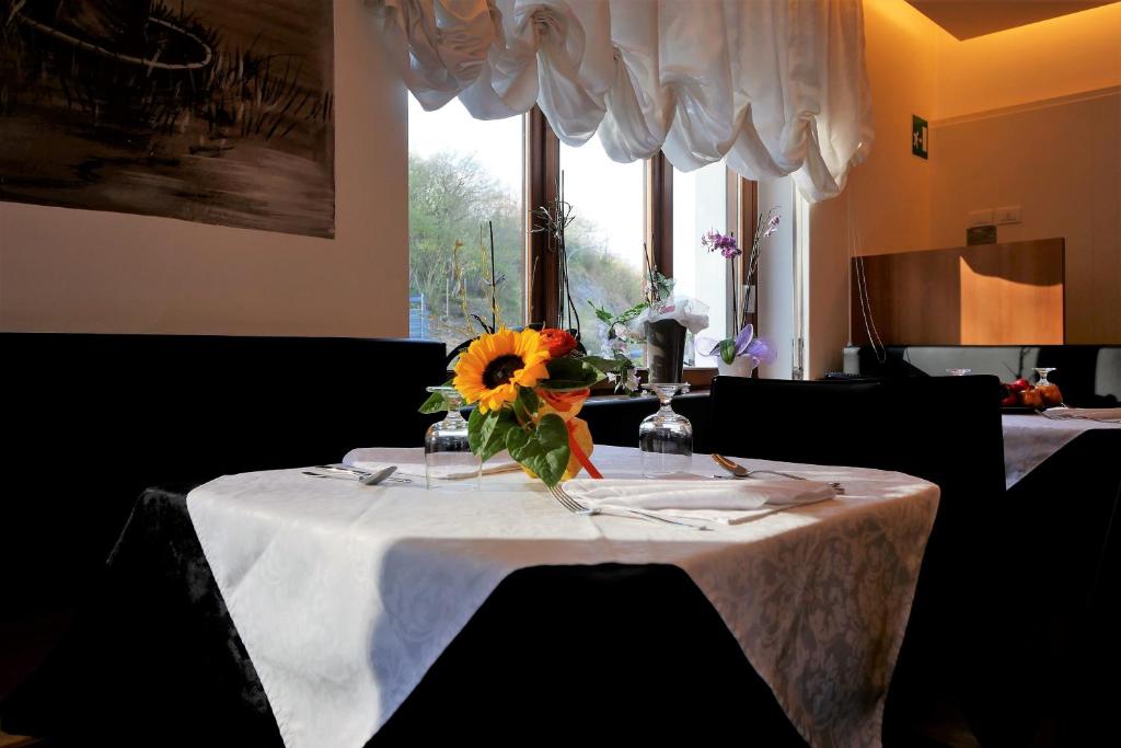 Fotografie z fotogalerie ubytování Albergo De March v destinaci Farra dʼAlpago
