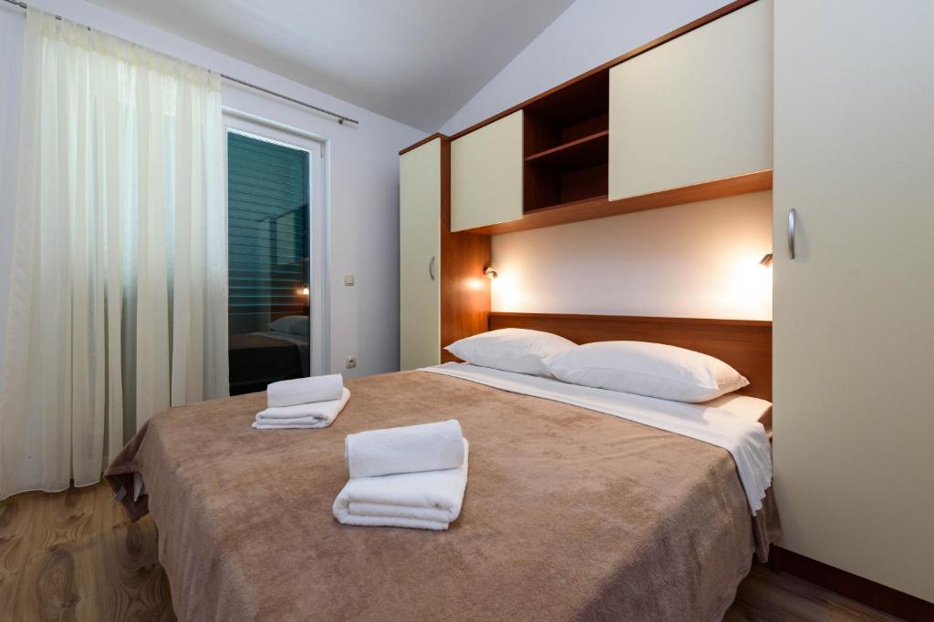 Posteľ alebo postele v izbe v ubytovaní Apartmani Beran