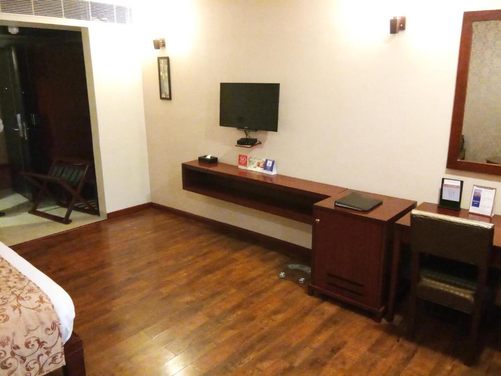 TV a/nebo společenská místnost v ubytování Fortune Select Grand Ridge, Tirupati - Member ITC Hotels' Group