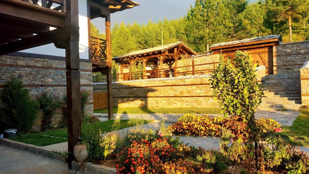 Zahrada ubytování КАЛПАЦИТЕ - Kalpacite Guest Houses
