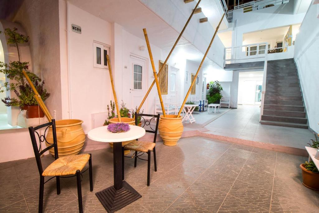 Posedenie v ubytovaní Tinas Plus Hotel