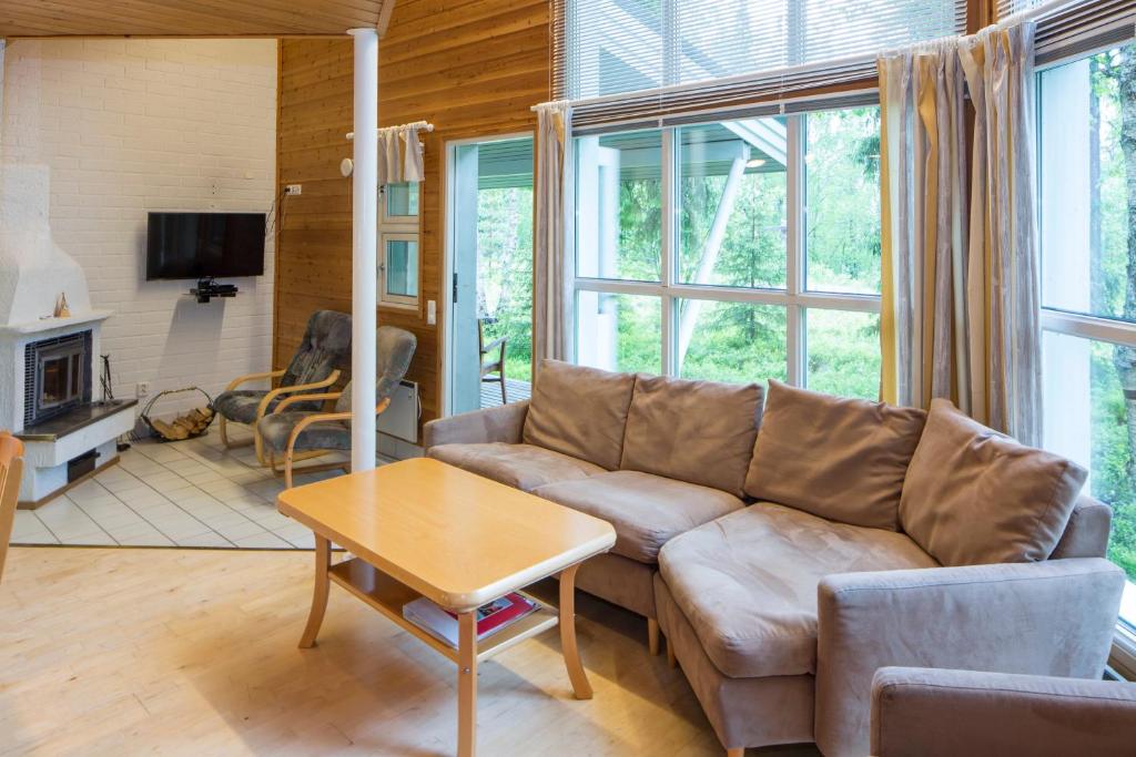 Телевизор и/или развлекательный центр в Holiday Club Salla Apartments