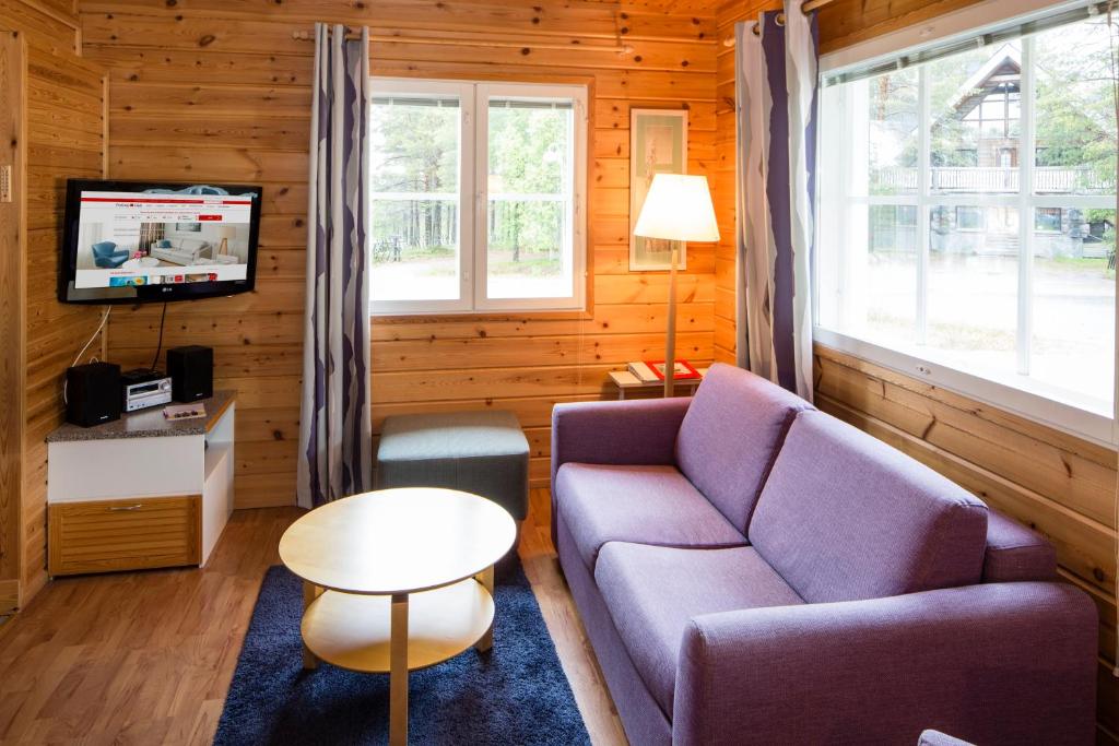 Телевизор и/или развлекательный центр в Holiday Club Salla Apartments
