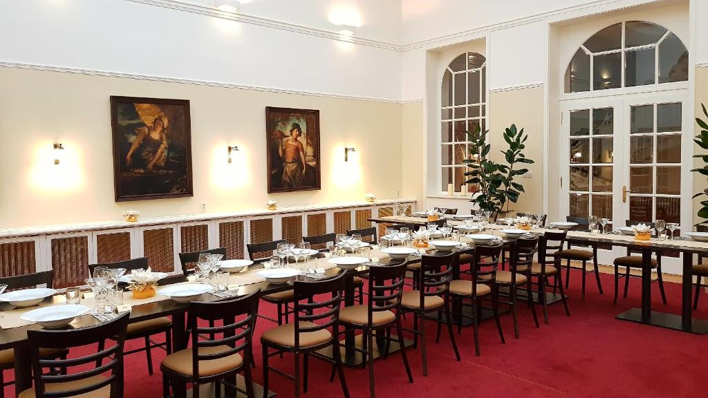 Restauracja lub miejsce do jedzenia w obiekcie B&B Hotel Praha