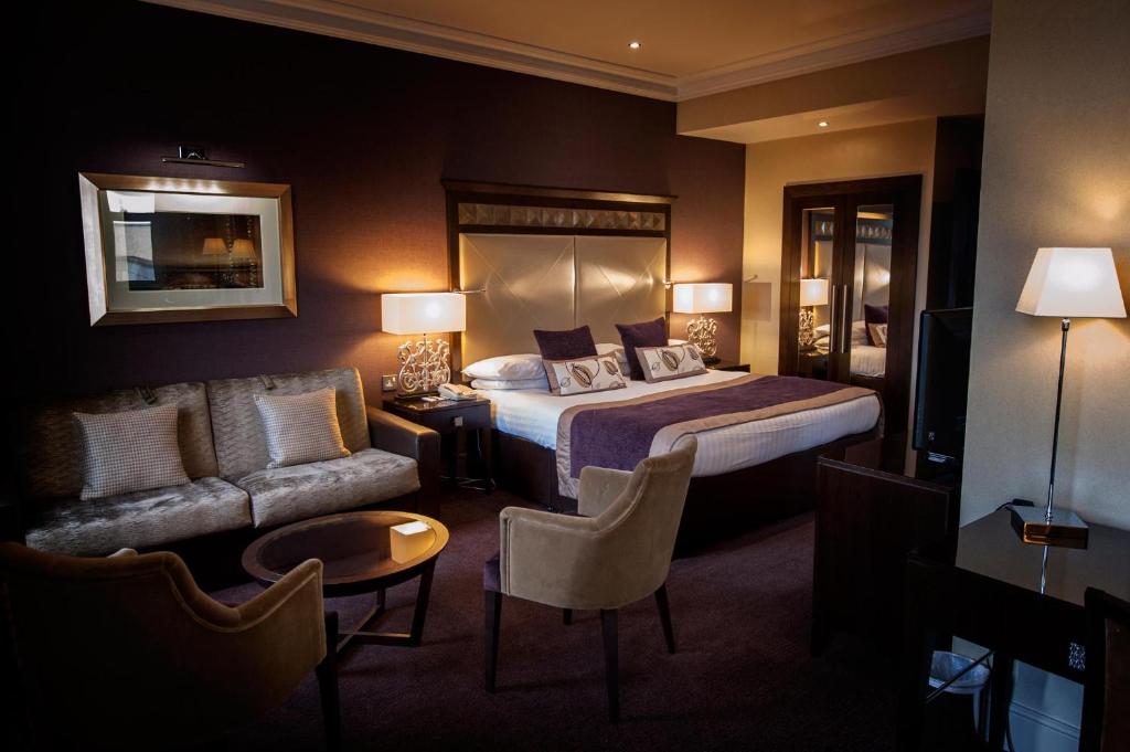 Postel nebo postele na pokoji v ubytování Seamill Hydro Hotel