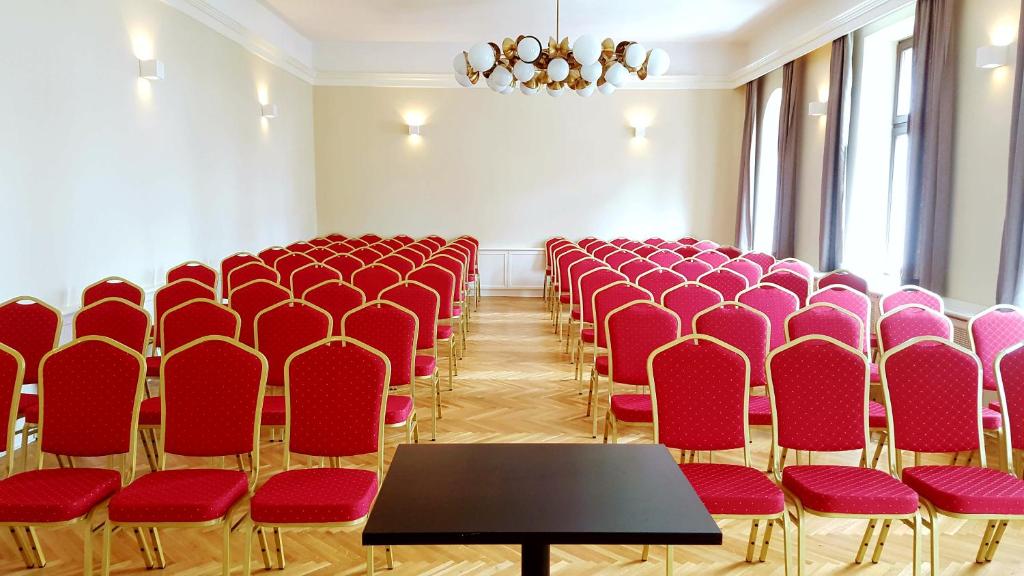 Zaplecze biznesowe lub konferencyjne w obiekcie B&B Hotel Praha