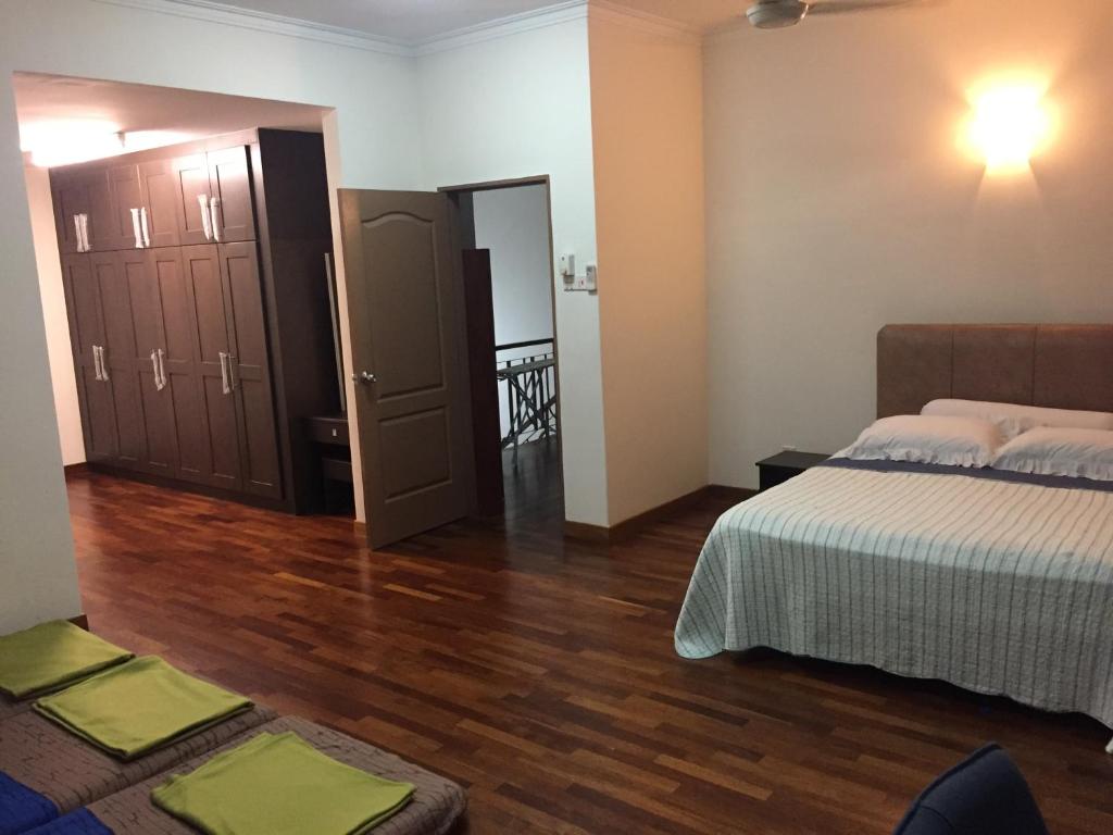 Postel nebo postele na pokoji v ubytování Putrajaya 1808 Homestay