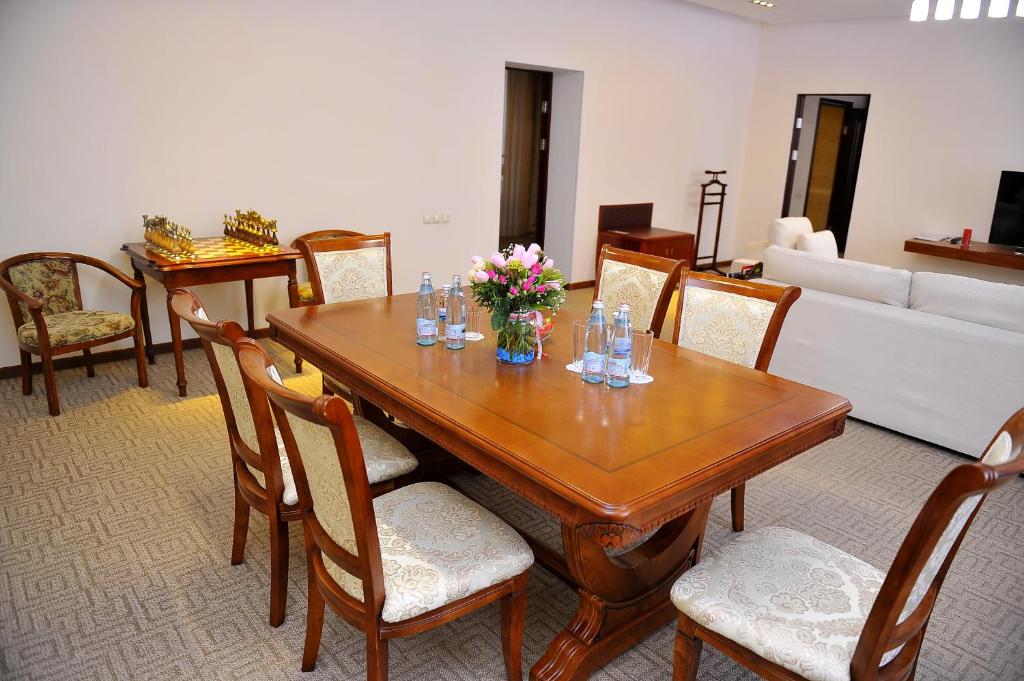 Tobol Hotel - Suite D'Une Chambre
