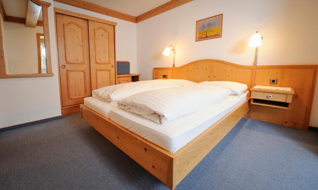 Postel nebo postele na pokoji v ubytování Kalßwirt