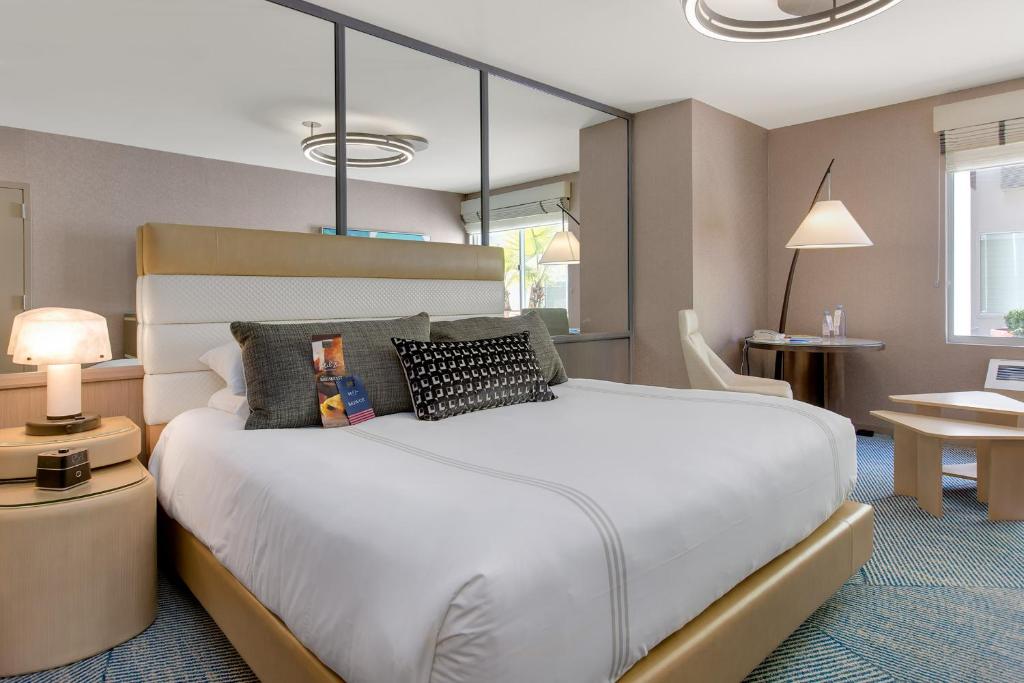 Hotel Zoe Fisherman's Wharf - 签名国王套房