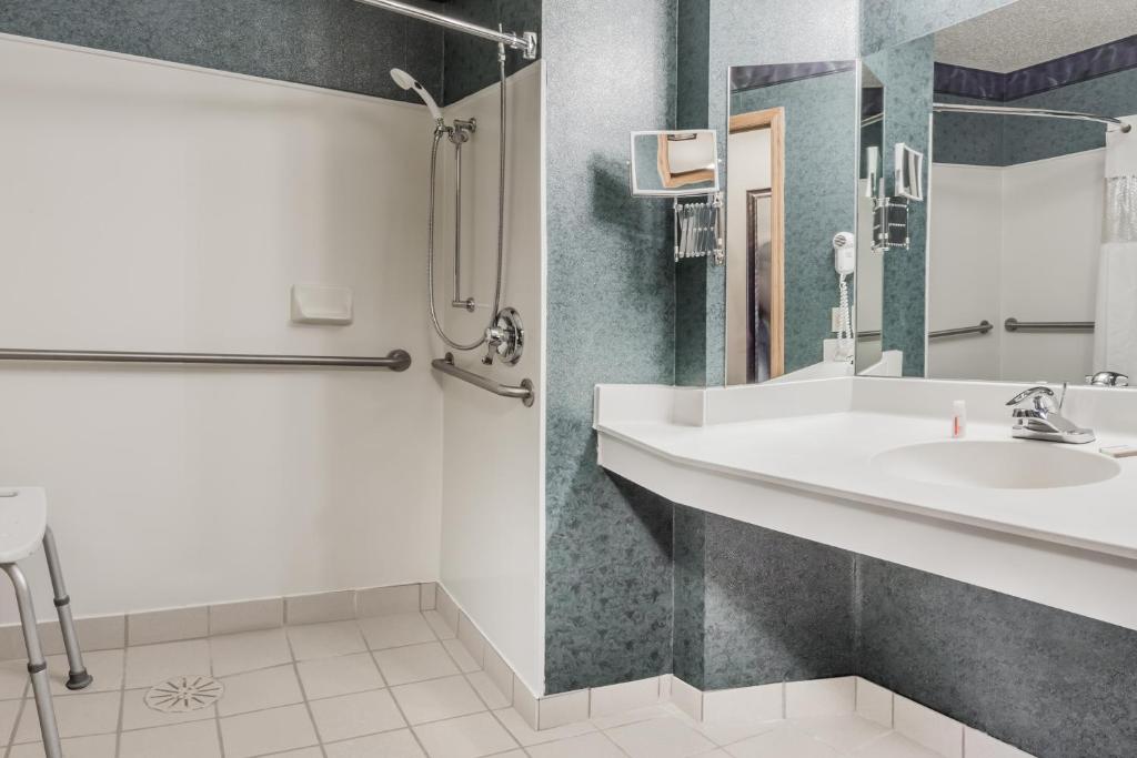 Baymont by Wyndham Mequon Milwaukee Area - 