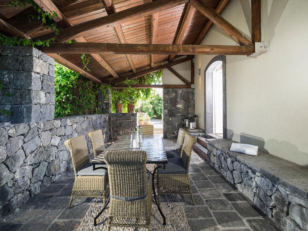 Uma área de estar em Donna Carmela Resort & Lodges