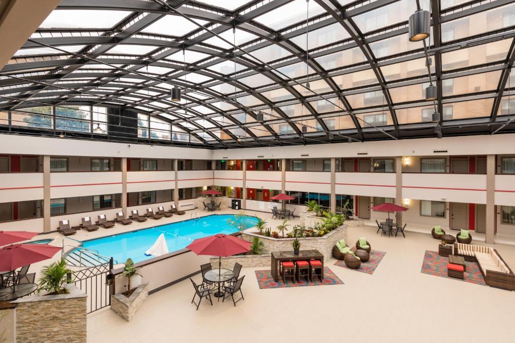 Holiday Inn Brookfield - Milwaukee by IHG, Brookfield (updated prices 2025)