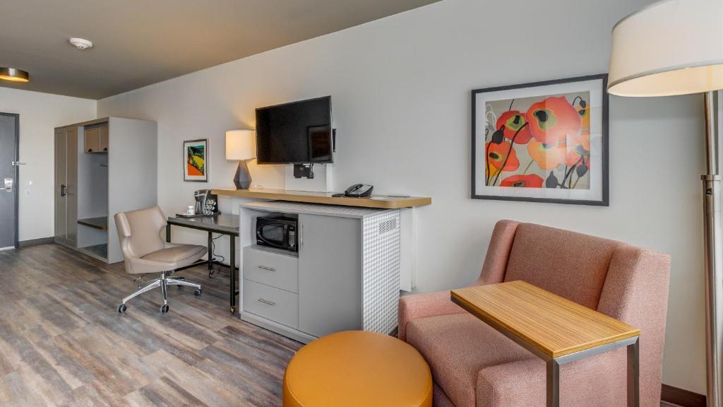 Kuchyň nebo kuchyňský kout v ubytování Holiday Inn & Suites Bellingham by IHG