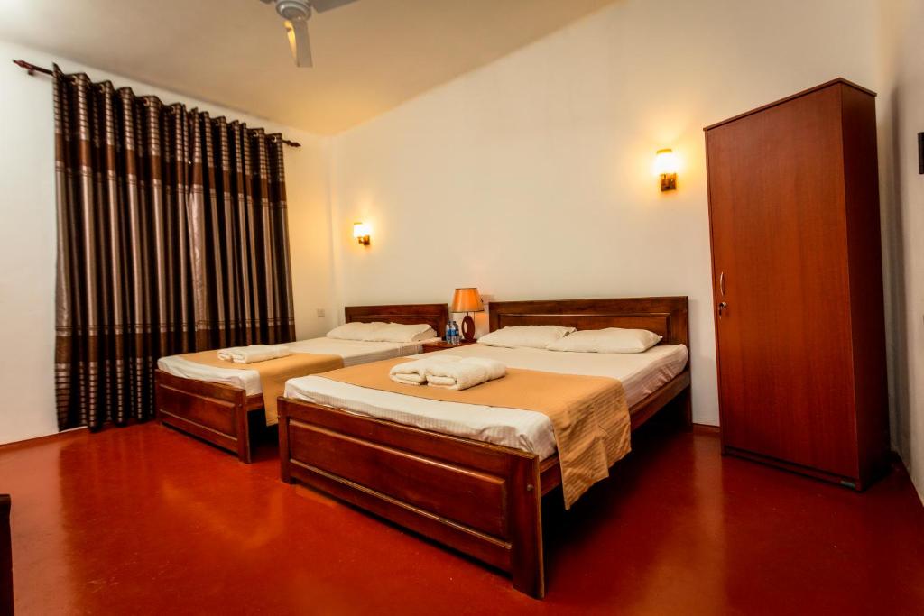 Postel nebo postele na pokoji v ubytování Dayanithi Guest House