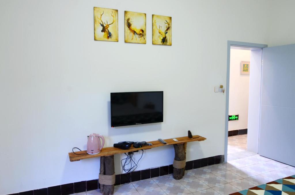 TV a/nebo společenská místnost v ubytování Peace Inn The Leshan Giant Buddha Branch