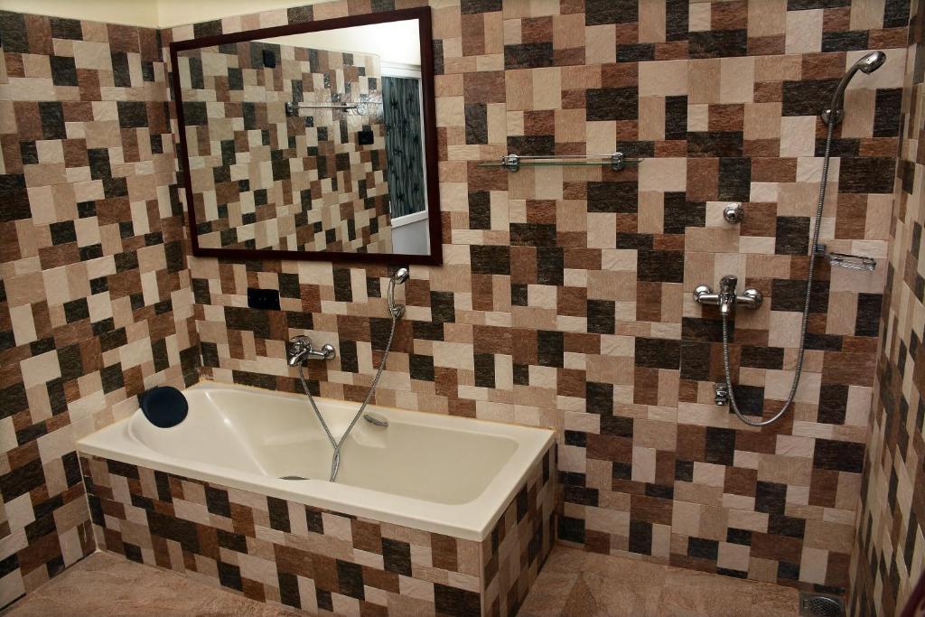 Sea View Tourist Inn - 12