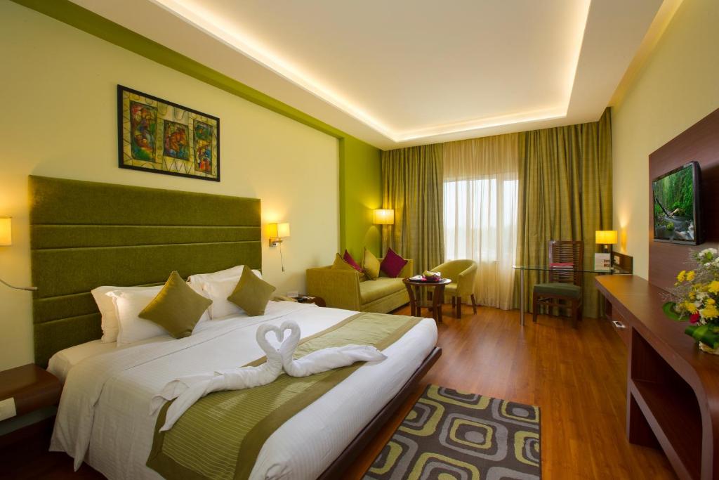 TV a/nebo společenská místnost v ubytování Hotel Atithi