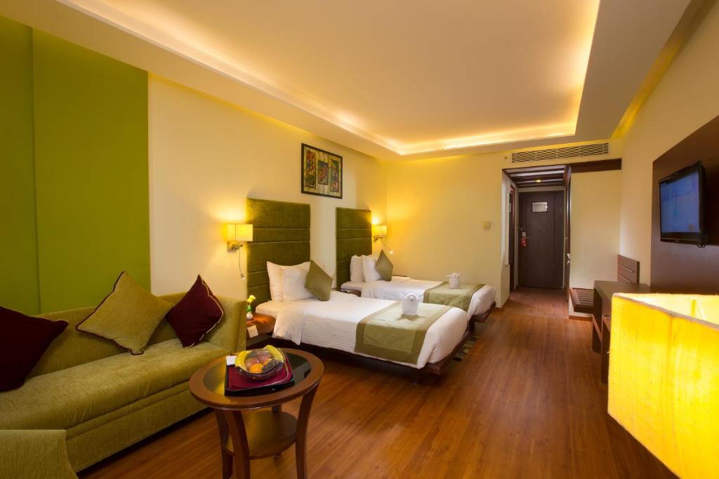 TV a/nebo společenská místnost v ubytování Hotel Atithi