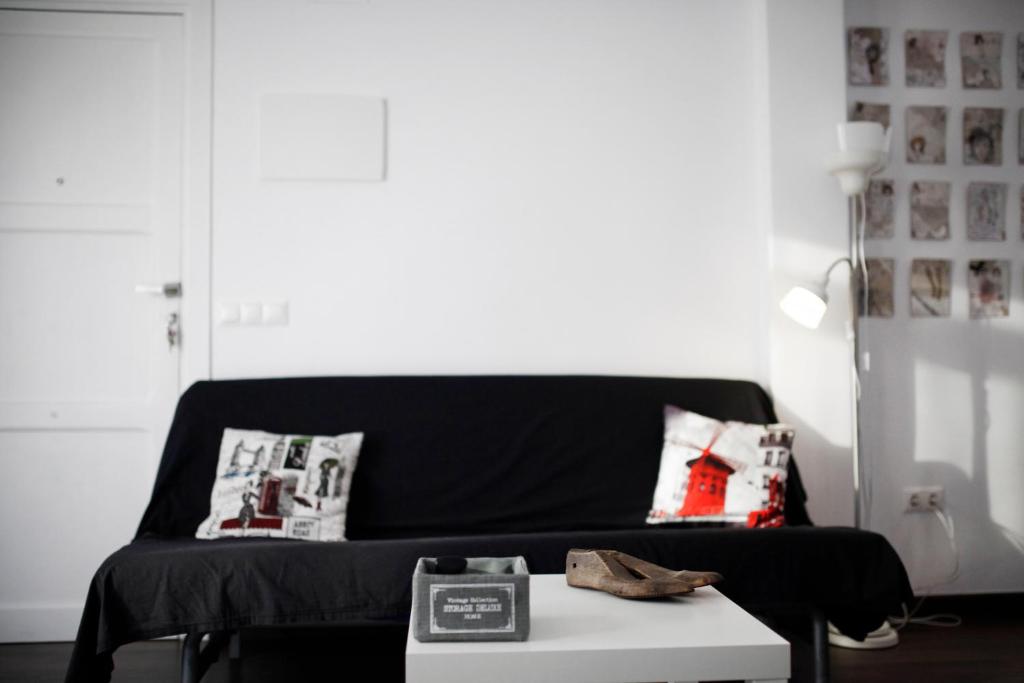 A seating area at StayAlicante