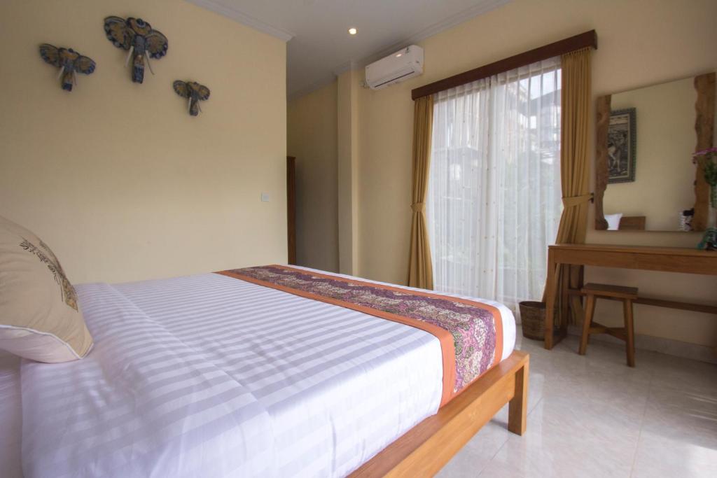 Postel nebo postele na pokoji v ubytování Yudha Ubud