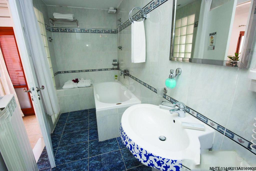 Theoxenia Caldera Hotel - 5