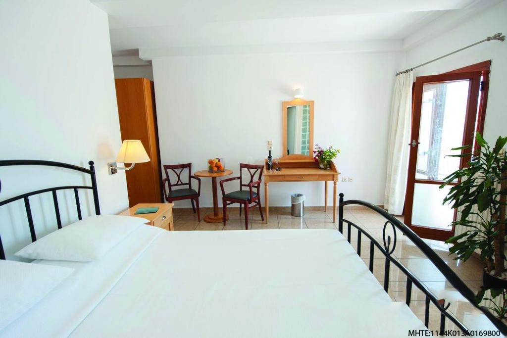 Theoxenia Caldera Hotel - 4