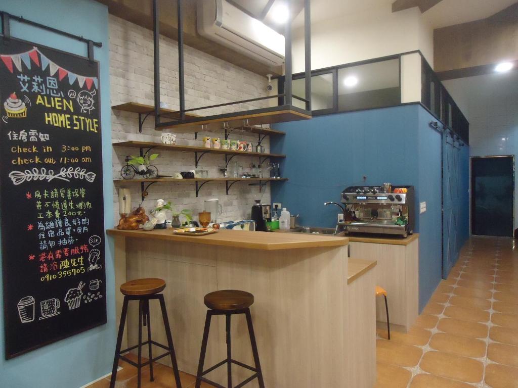 Kuchyň nebo kuchyňský kout v ubytování Alien B&B