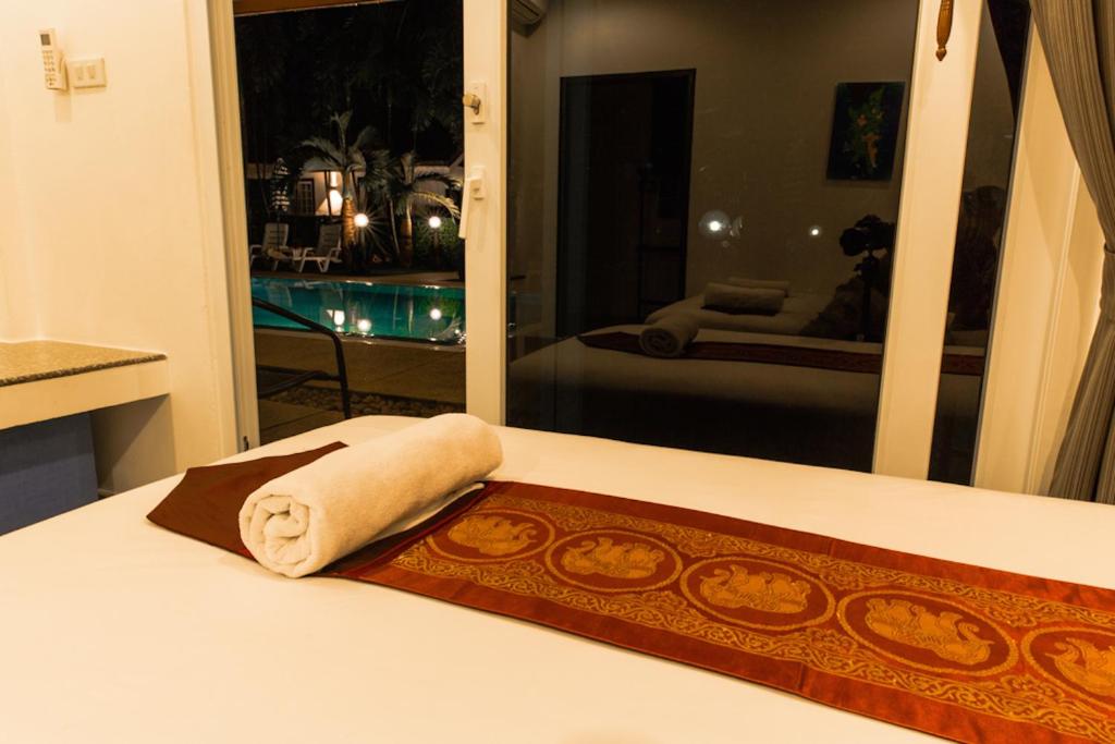 Bazén v ubytování Phuket Airport Hotel - SHA Extra Plus nebo v jeho okolí